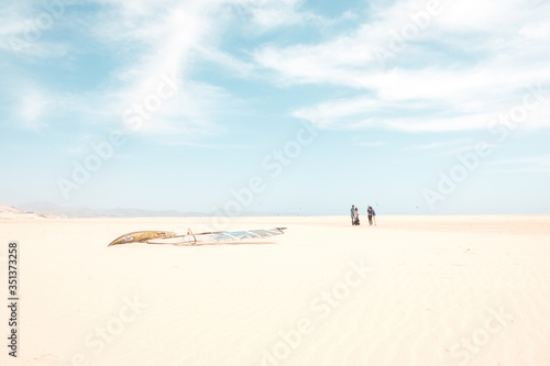 Spanien, Kanaren, Pájara, Auf der Insel Fuerteventura. Auf der Halbinsel Jandia im Südosten der Insel Fuerteventura befindet sich die Playa Risco del Paso. Sie liegt hinter einer traumhaften Dünenlandschaft, weit ab von städtischem Trubel photo