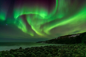Leinwandbilder Nordlichter Buntes Nordlicht am Strand Islands  © zhuxiaophotography