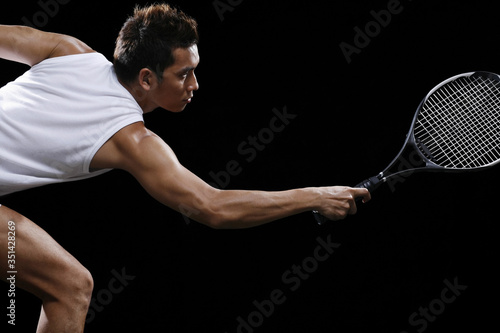 Man playing tennis © ImageHit