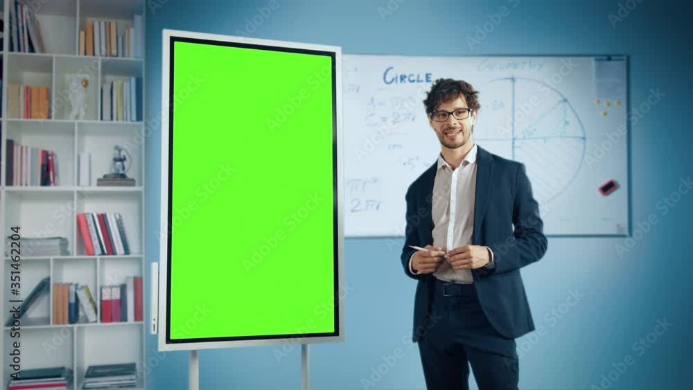 Vidéo Stock Portrait of Friendly Teacher Explains Lesson to a Classroom