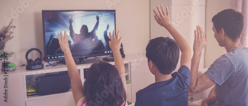 Billede på lærred Children praying with father parent , family and kids worship online together at