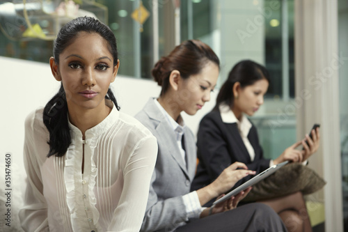 Foto Businesswomen using electronic devices