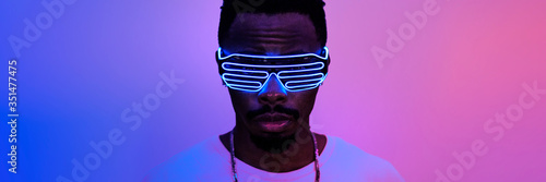 Fényképezés Black man wearing neon glasses