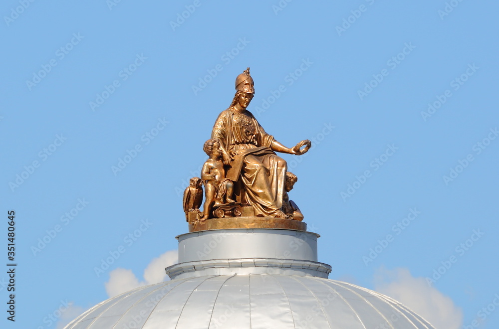 Obraz premium Minerva on the roof of the Academy of Arts University embankment, Saint-Petersburg, Russia june 2017