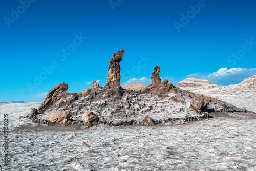 Drei Marias Felsformation im Tal des Mondes, Atacama, Chile,Las Tres Marias landmarks in the Valle de la Luna, San Pedro de Atacama, Chile