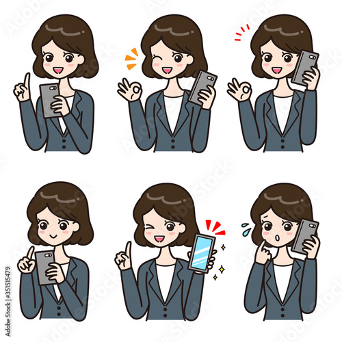 スーツの女性　スマホ　ポーズ