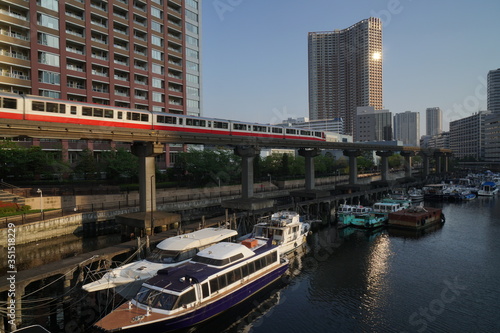芝浦夕景 運河と東京モノレール