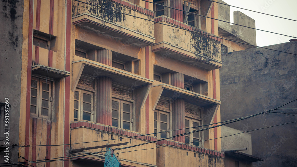 Naklejka premium Orange building with red lines and rows of windows