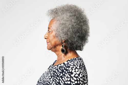 Konstfotografi Black senior woman with afro hair in a profile shot