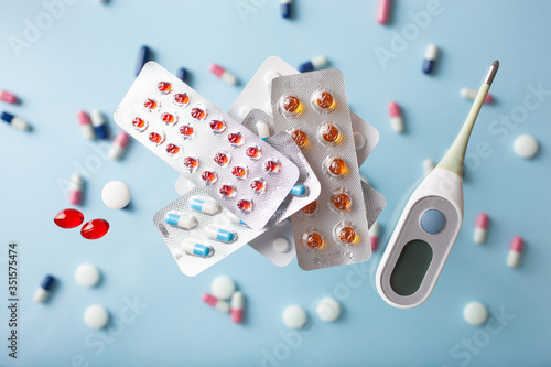 Ταπετσαρία flying pill tablet capsule levitation medicine