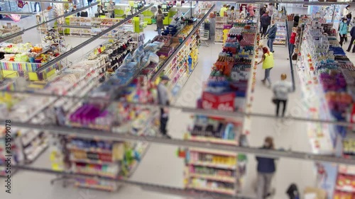 Grocery store time lapse during a pandemic