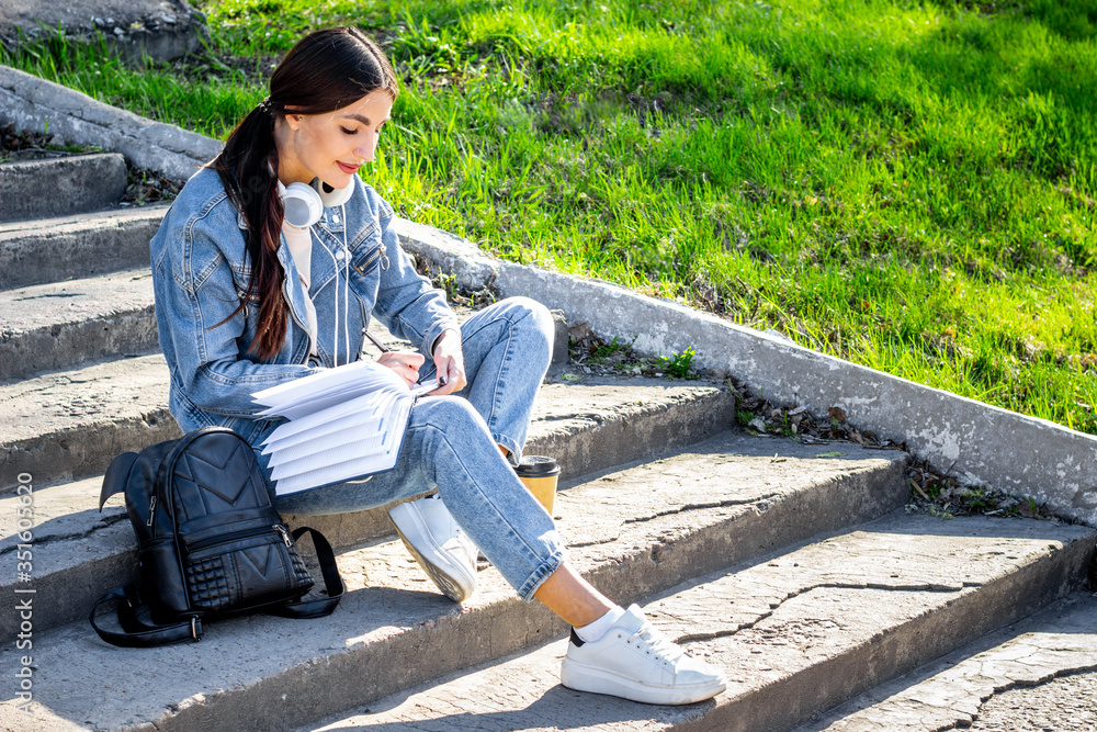Obraz premium female student with backpack and books outdoor