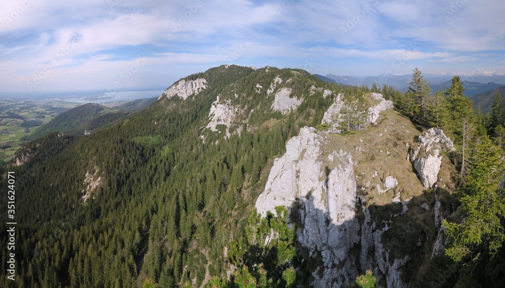 Fototapeta premium Sonnwendwand und Scheibenwand im Chiemgau