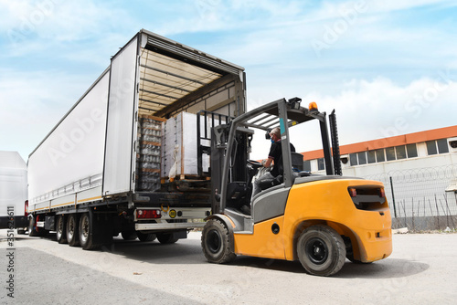 forklift, loading, shipping, transportation, logistics, cargo, goods acceptance, truck, backhoe, warehouse, storage, transportation, shipment
