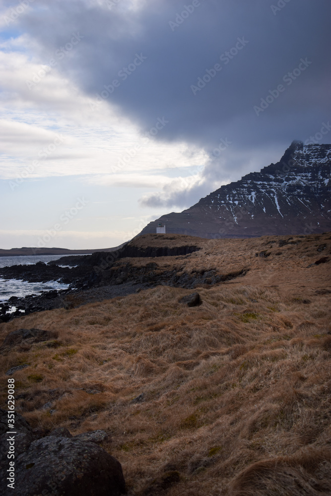 Paisaje acantilado Islandia