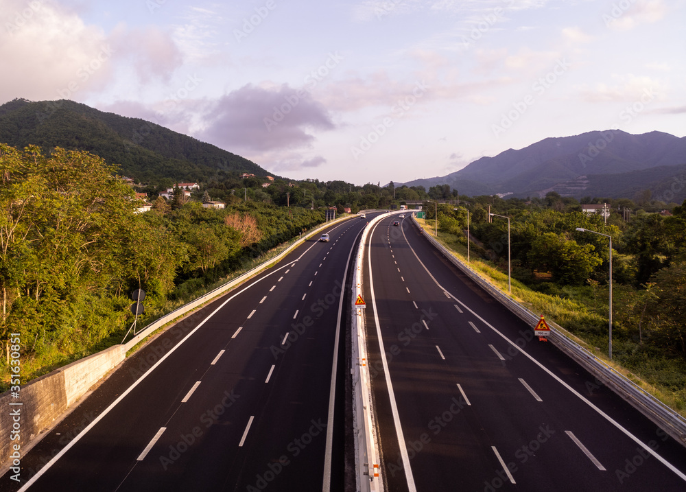 Empty highways despite the regional circulation permit in Italy, strong blow to the tourism industry Empty highways despite the regional circulation permit in Italy, strong blow to the tourism industry