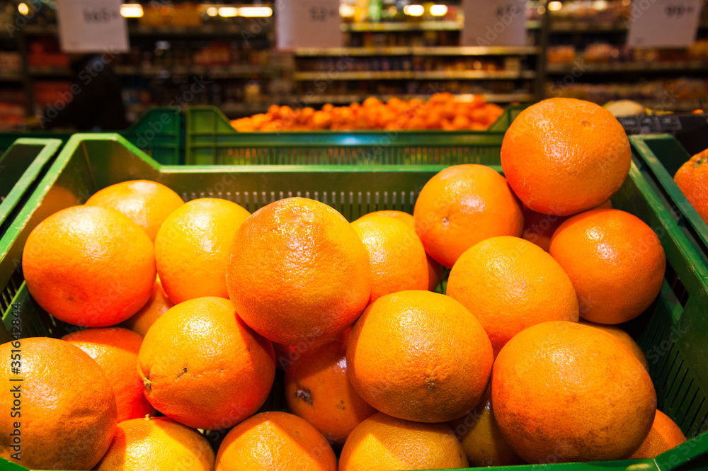 Orange fruit on the market