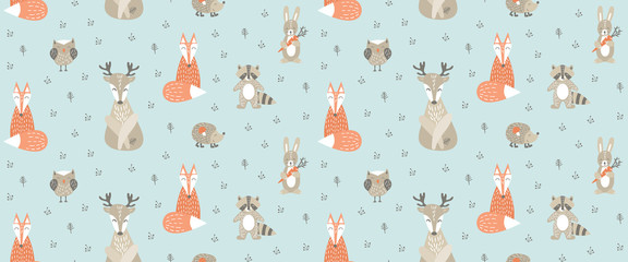 Sierkussen Baby hert patronen Seamless pattern with cute woodland animals in trendy scandinavian style. Vector illustration.  © Alisa