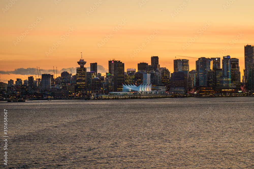 Obraz premium Vancouver city skyline at sunset