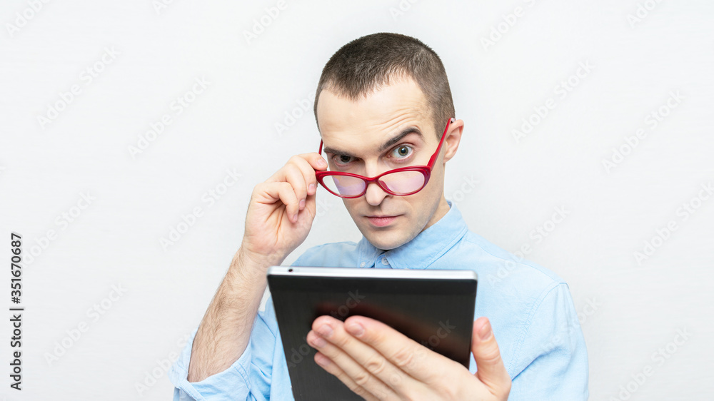 Serious man with tablet, smart man with glasses, portrait, white background, 16:9, copy space Serious man with tablet, smart man with glasses, portrait, white background, 16:9, copy space