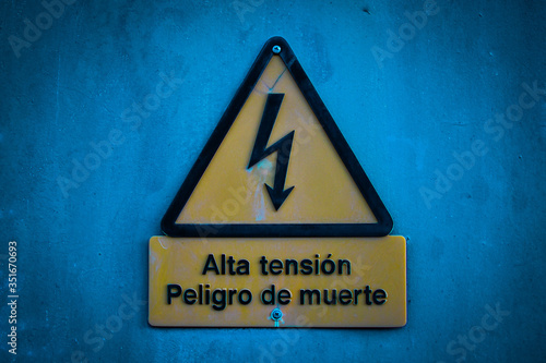 yellow and black high voltage danger sign