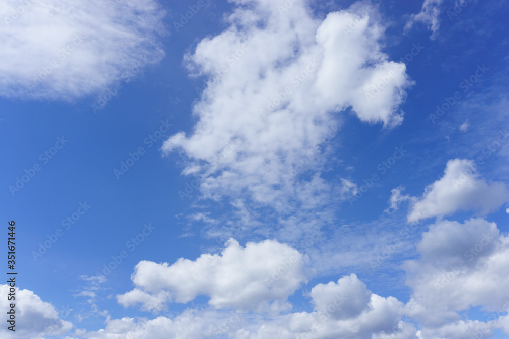 Obraz premium blue sky with white clouds