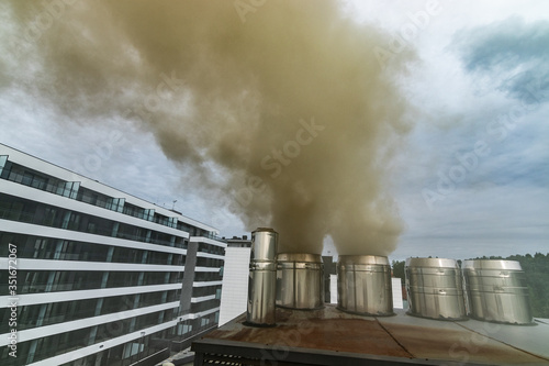 Chimeneas de Biomasa echando humo