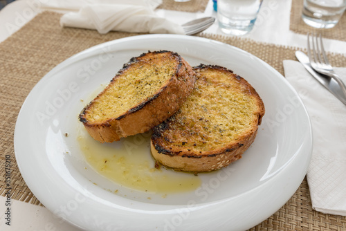 Bread toasted with garlic and oil