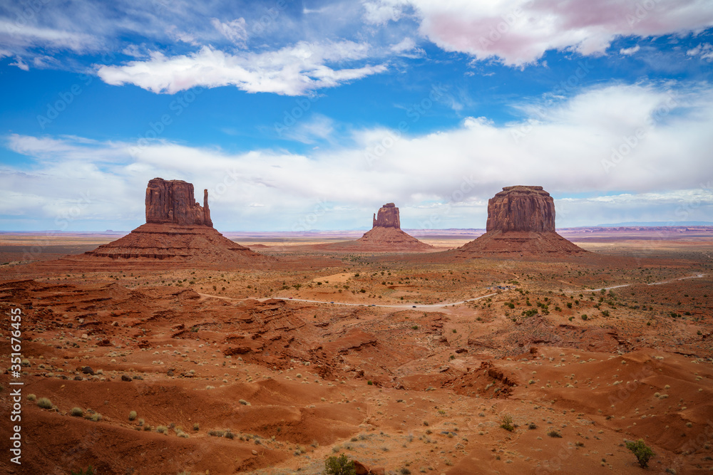 Naklejka premium the scenic drive in the monument valley, usa