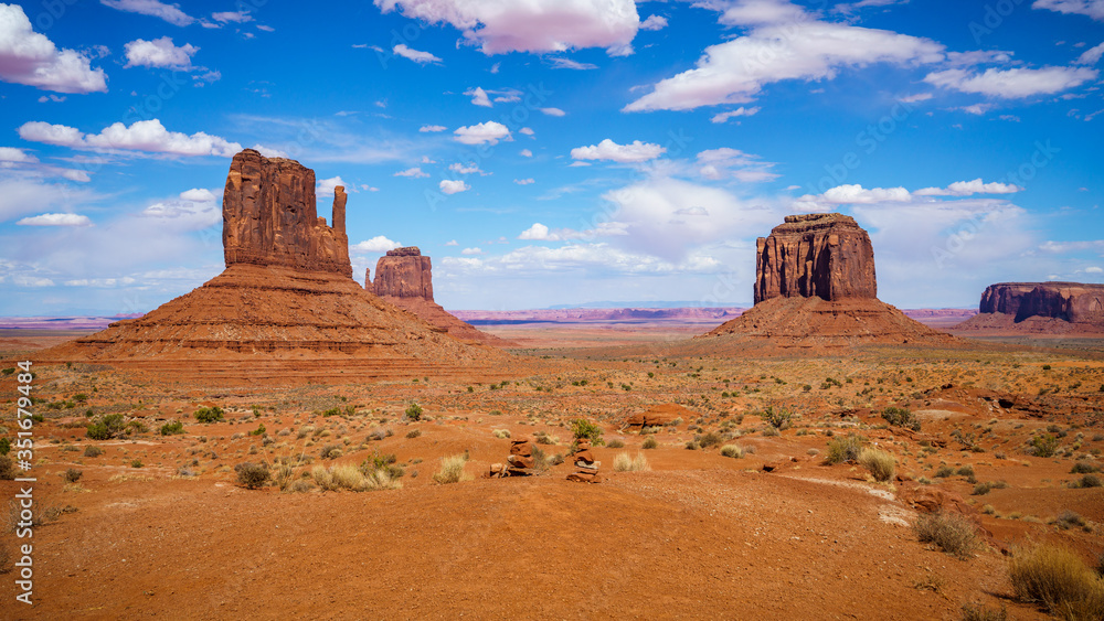 hiking the wildcat trail in the monument valley, usa hiking the wildcat trail in the monument valley, usa