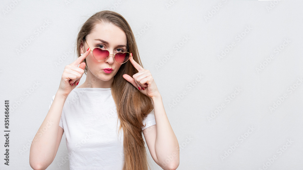 Pretty girl with heart-shaped glasses, portrait, white background, copy space, 16:9 Pretty girl with heart-shaped glasses, portrait, white background, copy space, 16:9