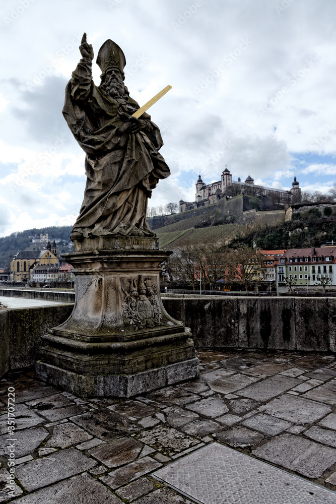 Obraz premium The statue of St. Kilian, Würzburg.