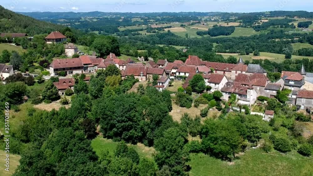 Curemonte (Corrèze, France) - Vue aérienne de la cité médiévale Curemonte (Corrèze, France) - Vue aérienne de la cité médiévale