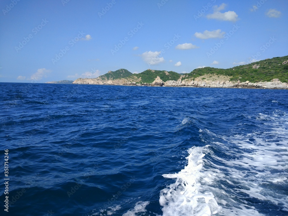 sea and rocks