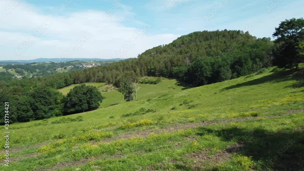 Végennes (Corrèze, France) - Vue panoramique à proximité du Puy Turlau en direction de Curemonte Végennes (Corrèze, France) - Vue panoramique à proximité du Puy Turlau en direction de Curemonte