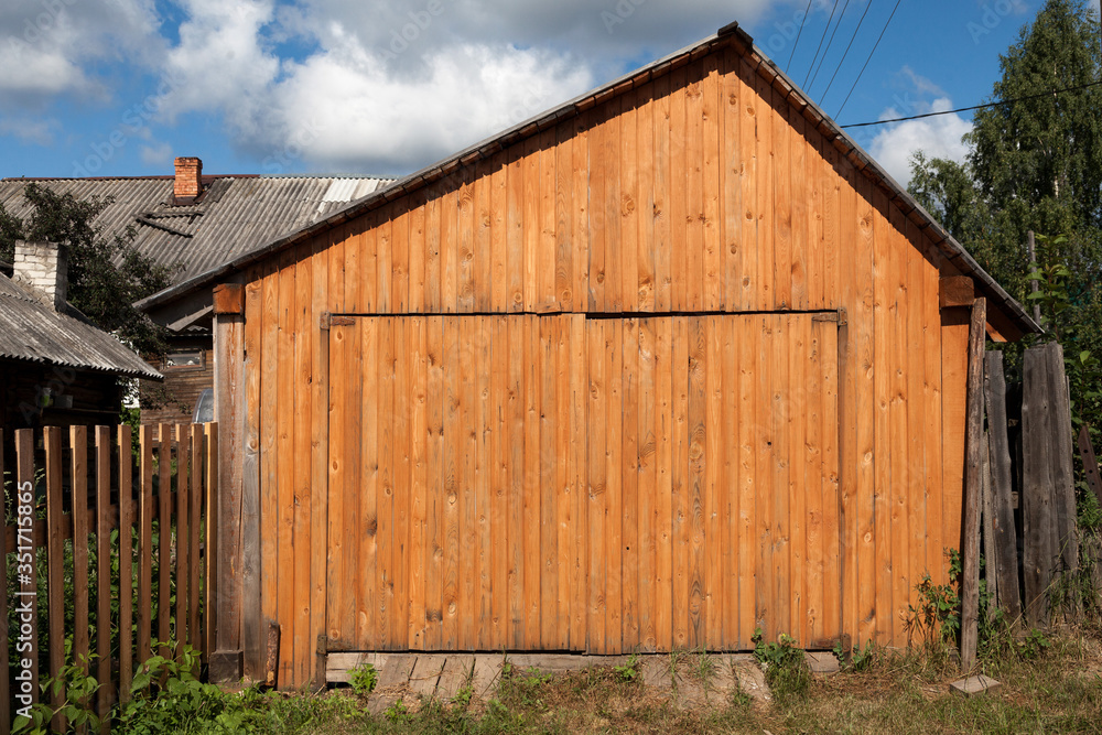 Naklejka premium old barn in the countryside