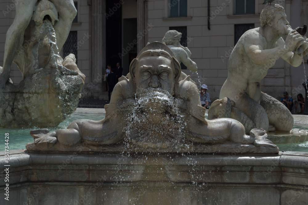 fountain of neptune in rome