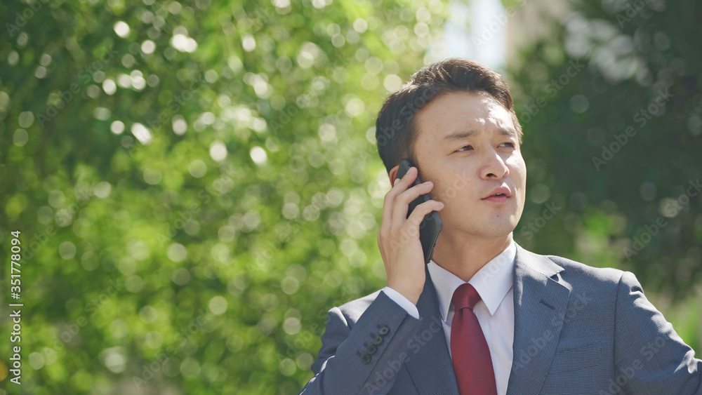 スマートフォン・ビジネスマン 