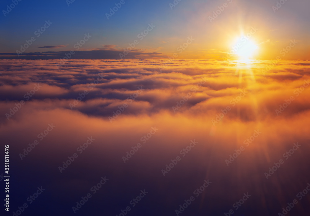 Sunlight Shining Over The Clouds , Dantastic Dusk Scenery 