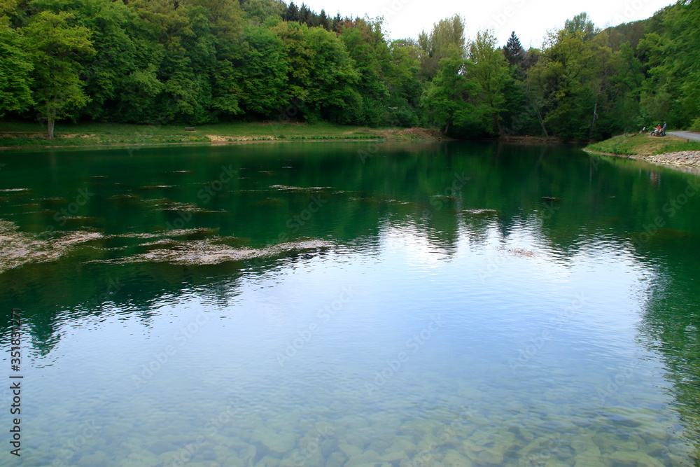 Blick auf den paulinensee bei pforzheim im enzkreis