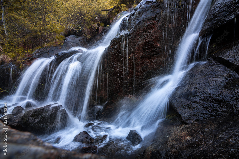 Pose longue aux étangs de Fontargente dans les Pyrénées - Ariège - Occitanie - France