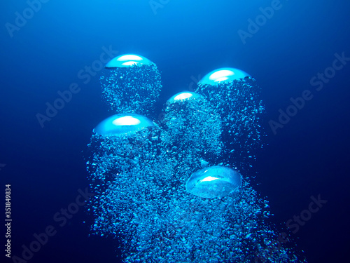 Luftblasen unterwasser