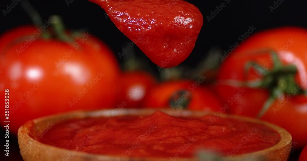 Take a spoon of tomato sauce from the plate. Take a spoon of tomato sauce from the plate.