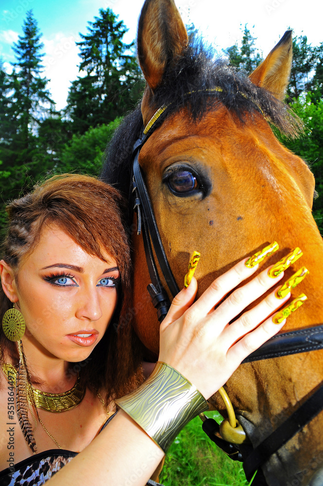 Obraz premium young girl with beautifuil nails & horse