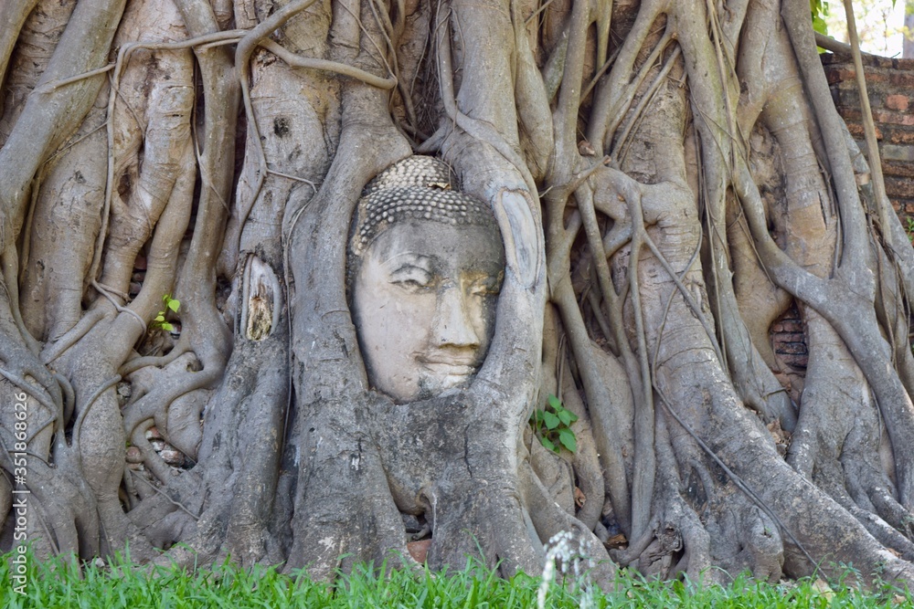 It is famous buddha statue at Wat Mahathat.
