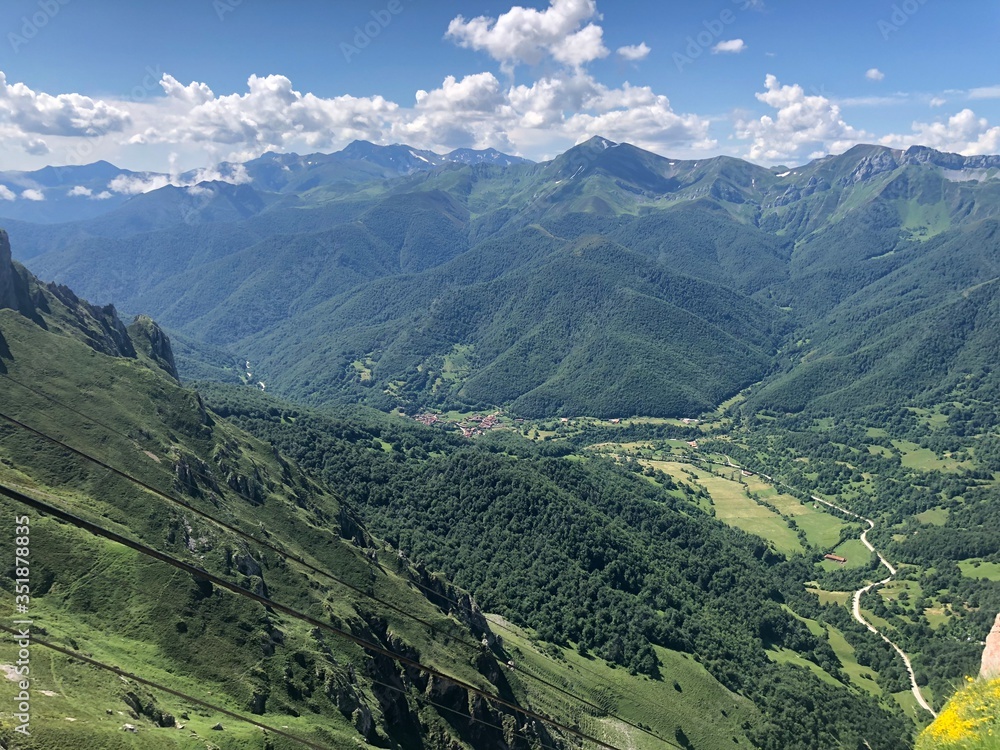 Naklejka premium Mountain