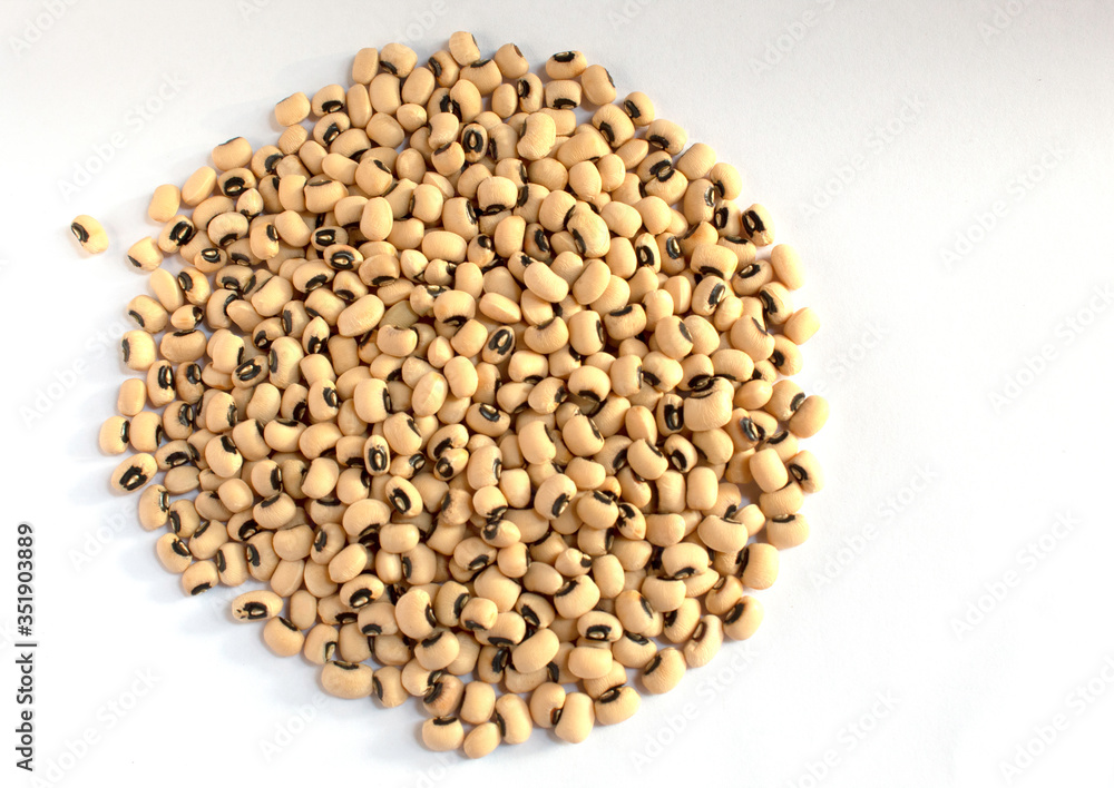 Fototapeta premium tiger eye bean on white background