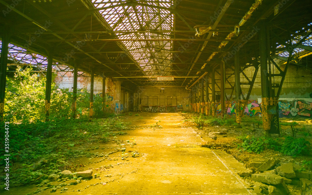 Lost Place Bahnausbesserungswerk altes Hallengebäude vor dem Zerfall Lost Place Bahnausbesserungswerk altes Hallengebäude vor dem Zerfall