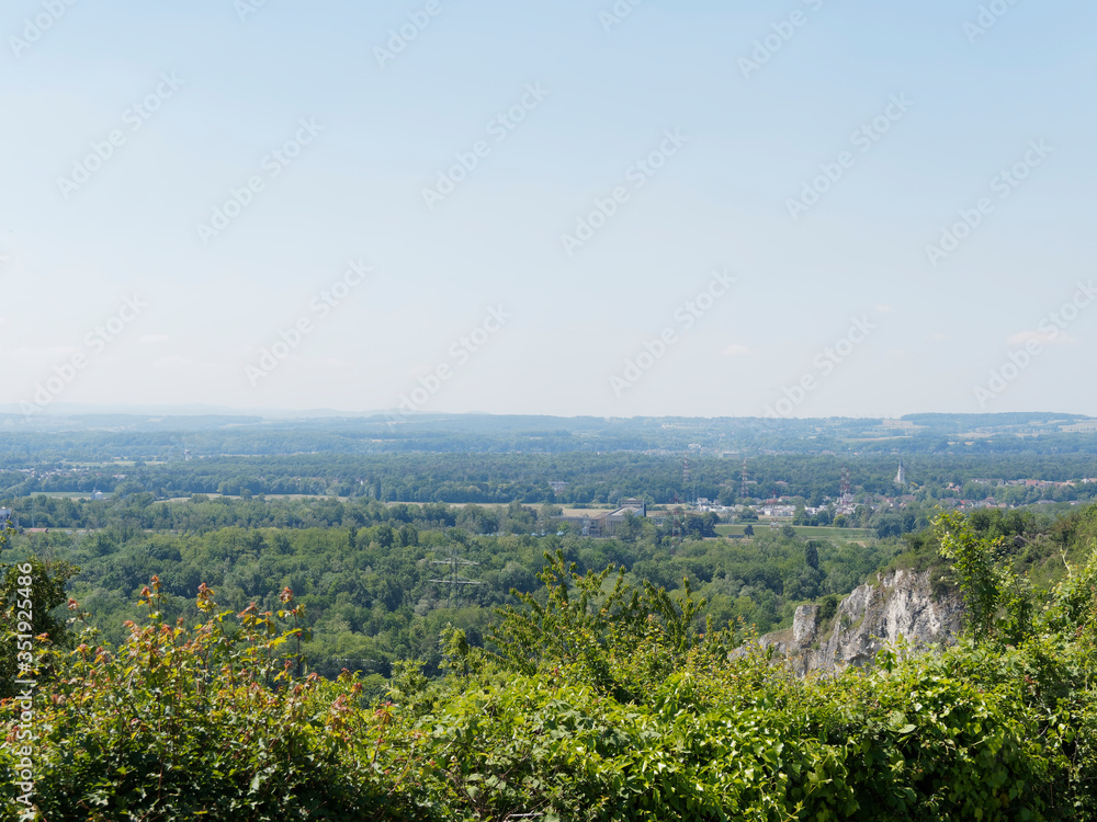 Rheinlandschaft. Blick auf Oberrhein vom Isteiner Klotz, Vorgebirge zwischen den Dörfern Istein und Kleinkems über die Rheinauen 