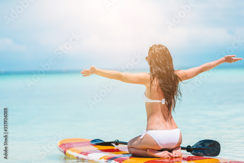 Canvas Print Woman surfing in the sea on vacation